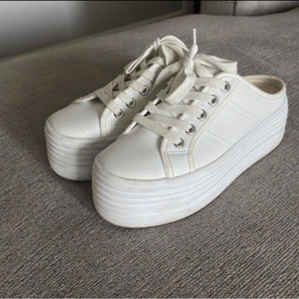 STEVE MADDEN White Platform Mule Sneakers